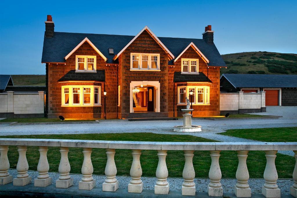 Вилла Camp Estate By Larnach Castle Дьюндин Номер фото